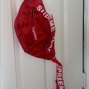 supreme fanny pack ON HOLD PLZ ASK ME BEFORE U BUY